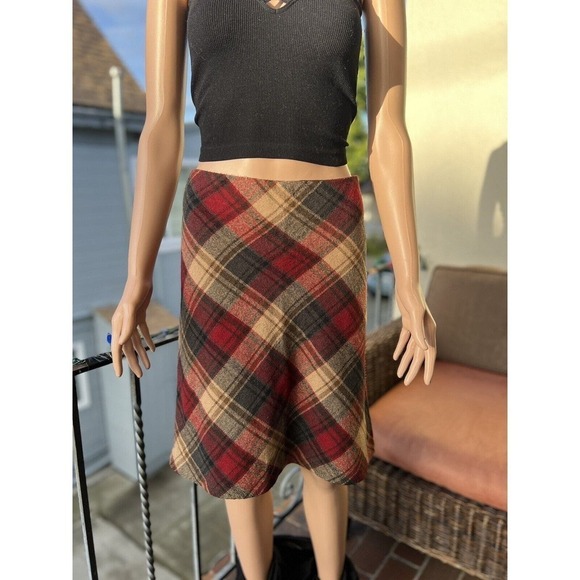 Hailee A-Line Above The Knee Plaid Skirt Red/Black/Cream Size: 32x22 - Picture 2 of 6